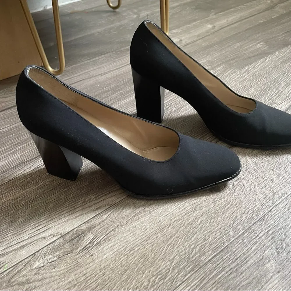 SALVATORE FERRAGAMO vintage Square Toe Pumps
